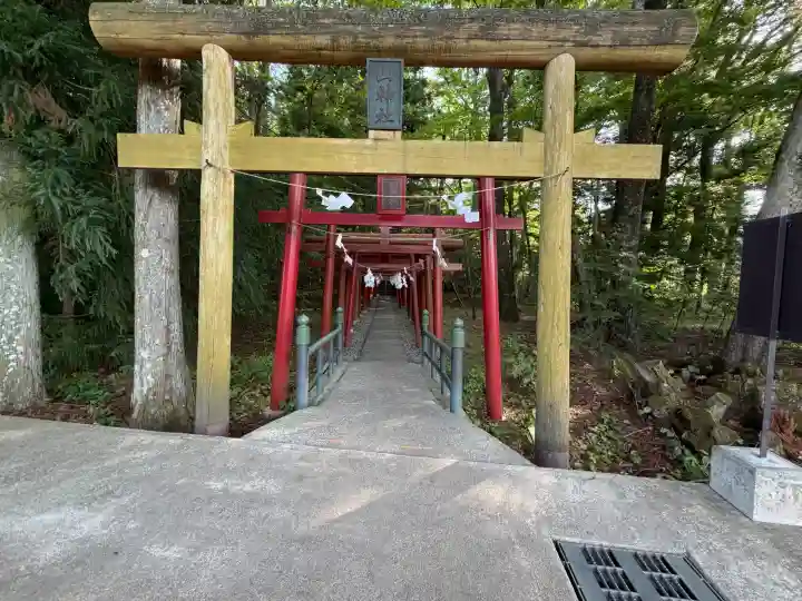 新屋山神社の{uncategorized: "未分類", other: "その他", undefined: "問題あり", building: "その他建物", grave: "お墓", sacred_gate: "鳥居", guardian: "狛犬", statue: "像", buddha: "仏像", history: "歴史", nature: "自然", garden: "庭園", animal: "動物", pagoda: "塔", temizu: "手水舎", mountain_gate: "山門・神門", sanctuary: "本殿・本堂", subordinate: "末社・摂社", art: "芸術", scenery: "景色", jizo: "地蔵", ema: "絵馬", goshuin: "御朱印", omikuji: "おみくじ", items: "授与品その他", amulet: "お守り", goshuincho: "御朱印帳", eats: "食事", festival: "お祭り", votive_dance: "神楽", shichigosan: "七五三参", wedding: "結婚式", experience: "体験その他", initially: "初詣", around: "周辺", anti_infection: "感染症対策"}