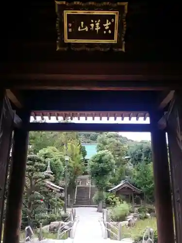 多聞寺の山門