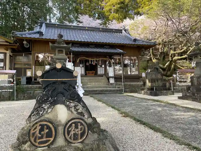 男女神社の本殿