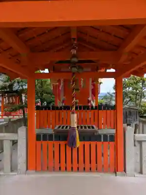 義照稲荷神社・稲荷命婦元宮（建勲神社末社）の{uncategorized: "未分類", other: "その他", undefined: "問題あり", building: "その他建物", grave: "お墓", sacred_gate: "鳥居", guardian: "狛犬", statue: "像", buddha: "仏像", history: "歴史", nature: "自然", garden: "庭園", animal: "動物", pagoda: "塔", temizu: "手水舎", mountain_gate: "山門・神門", sanctuary: "本殿・本堂", subordinate: "末社・摂社", art: "芸術", scenery: "景色", jizo: "地蔵", ema: "絵馬", goshuin: "御朱印", omikuji: "おみくじ", items: "授与品その他", amulet: "お守り", goshuincho: "御朱印帳", eats: "食事", festival: "お祭り", votive_dance: "神楽", shichigosan: "七五三参", wedding: "結婚式", experience: "体験その他", initially: "初詣", around: "周辺", anti_infection: "感染症対策"}