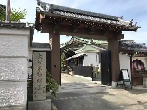 京善寺の山門