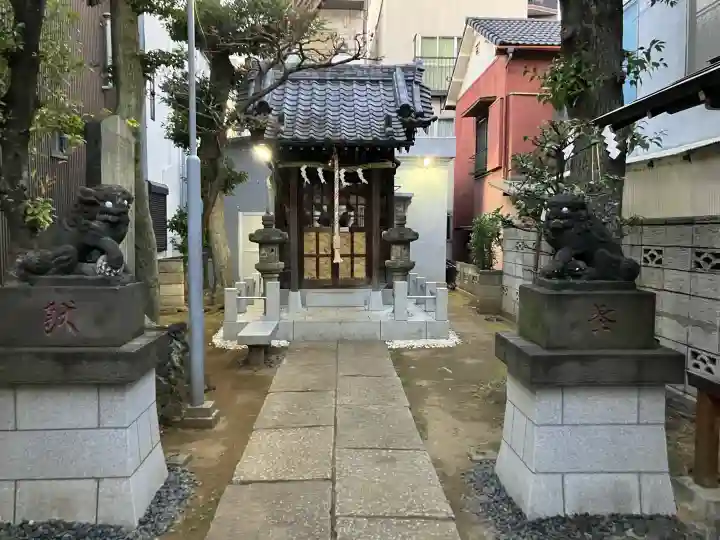 石井神社の{uncategorized: "未分類", other: "その他", undefined: "問題あり", building: "その他建物", grave: "お墓", sacred_gate: "鳥居", guardian: "狛犬", statue: "像", buddha: "仏像", history: "歴史", nature: "自然", garden: "庭園", animal: "動物", pagoda: "塔", temizu: "手水舎", mountain_gate: "山門・神門", sanctuary: "本殿・本堂", subordinate: "末社・摂社", art: "芸術", scenery: "景色", jizo: "地蔵", ema: "絵馬", goshuin: "御朱印", omikuji: "おみくじ", items: "授与品その他", amulet: "お守り", goshuincho: "御朱印帳", eats: "食事", festival: "お祭り", votive_dance: "神楽", shichigosan: "七五三参", wedding: "結婚式", experience: "体験その他", initially: "初詣", around: "周辺", anti_infection: "感染症対策"}