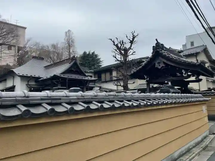 忠綱寺の{uncategorized: "未分類", other: "その他", undefined: "問題あり", building: "その他建物", grave: "お墓", sacred_gate: "鳥居", guardian: "狛犬", statue: "像", buddha: "仏像", history: "歴史", nature: "自然", garden: "庭園", animal: "動物", pagoda: "塔", temizu: "手水舎", mountain_gate: "山門・神門", sanctuary: "本殿・本堂", subordinate: "末社・摂社", art: "芸術", scenery: "景色", jizo: "地蔵", ema: "絵馬", goshuin: "御朱印", omikuji: "おみくじ", items: "授与品その他", amulet: "お守り", goshuincho: "御朱印帳", eats: "食事", festival: "お祭り", votive_dance: "神楽", shichigosan: "七五三参", wedding: "結婚式", experience: "体験その他", initially: "初詣", around: "周辺", anti_infection: "感染症対策"}