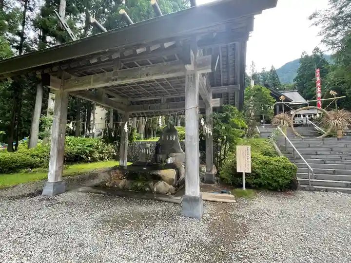 八海山尊神社の手水舎