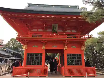 穴八幡宮の山門・神門