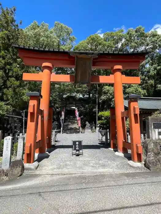 敢國神社の鳥居