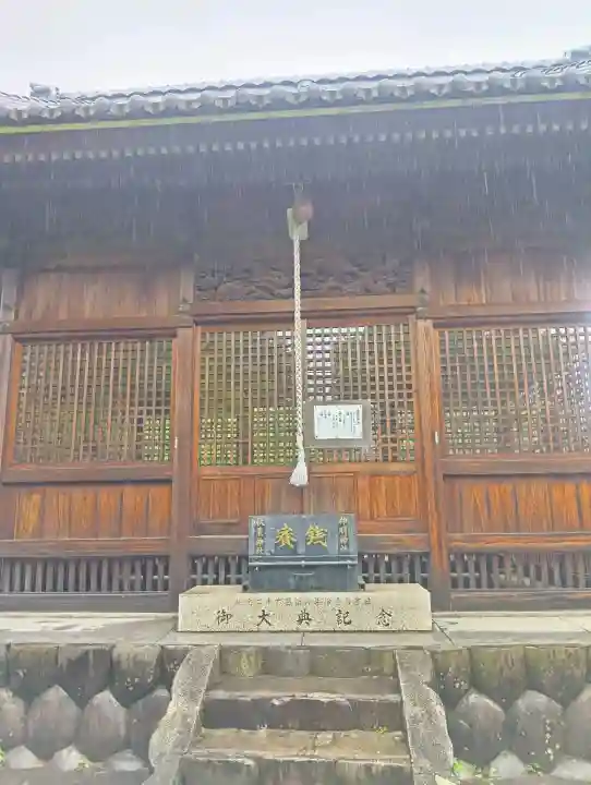 神明神社の{uncategorized: "未分類", other: "その他", undefined: "問題あり", building: "その他建物", grave: "お墓", sacred_gate: "鳥居", guardian: "狛犬", statue: "像", buddha: "仏像", history: "歴史", nature: "自然", garden: "庭園", animal: "動物", pagoda: "塔", temizu: "手水舎", mountain_gate: "山門・神門", sanctuary: "本殿・本堂", subordinate: "末社・摂社", art: "芸術", scenery: "景色", jizo: "地蔵", ema: "絵馬", goshuin: "御朱印", omikuji: "おみくじ", items: "授与品その他", amulet: "お守り", goshuincho: "御朱印帳", eats: "食事", festival: "お祭り", votive_dance: "神楽", shichigosan: "七五三参", wedding: "結婚式", experience: "体験その他", initially: "初詣", around: "周辺", anti_infection: "感染症対策"}