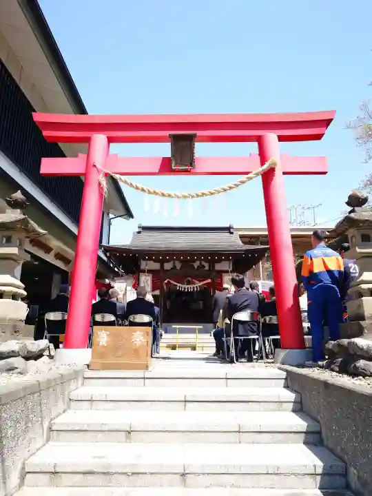 上宮地稲荷神社の{uncategorized: "未分類", other: "その他", undefined: "問題あり", building: "その他建物", grave: "お墓", sacred_gate: "鳥居", guardian: "狛犬", statue: "像", buddha: "仏像", history: "歴史", nature: "自然", garden: "庭園", animal: "動物", pagoda: "塔", temizu: "手水舎", mountain_gate: "山門・神門", sanctuary: "本殿・本堂", subordinate: "末社・摂社", art: "芸術", scenery: "景色", jizo: "地蔵", ema: "絵馬", goshuin: "御朱印", omikuji: "おみくじ", items: "授与品その他", amulet: "お守り", goshuincho: "御朱印帳", eats: "食事", festival: "お祭り", votive_dance: "神楽", shichigosan: "七五三参", wedding: "結婚式", experience: "体験その他", initially: "初詣", around: "周辺", anti_infection: "感染症対策"}