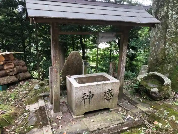熊按神社の手水舎