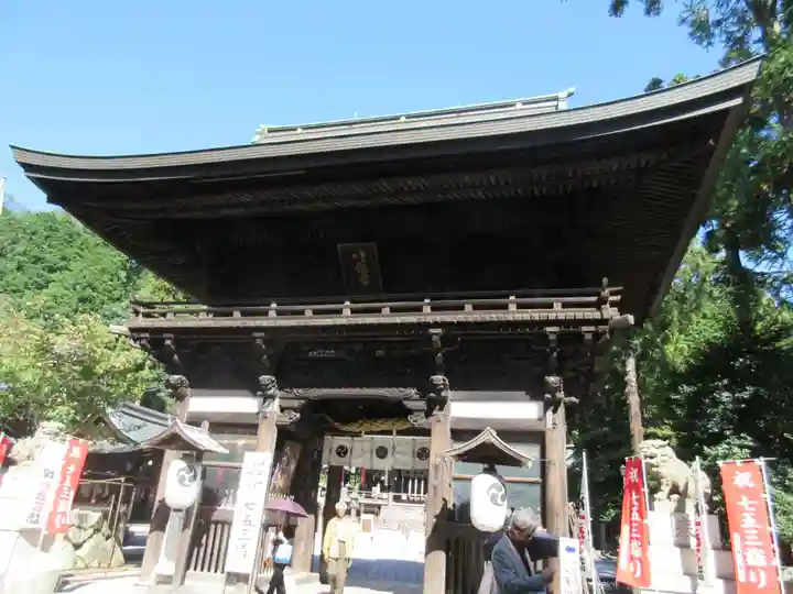日牟禮八幡宮の山門・神門