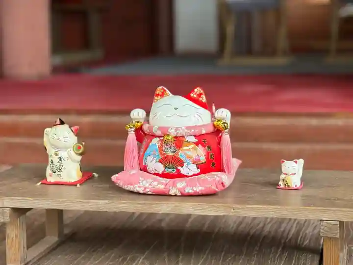 聖神社の{uncategorized: "未分類", other: "その他", undefined: "問題あり", building: "その他建物", grave: "お墓", sacred_gate: "鳥居", guardian: "狛犬", statue: "像", buddha: "仏像", history: "歴史", nature: "自然", garden: "庭園", animal: "動物", pagoda: "塔", temizu: "手水舎", mountain_gate: "山門・神門", sanctuary: "本殿・本堂", subordinate: "末社・摂社", art: "芸術", scenery: "景色", jizo: "地蔵", ema: "絵馬", goshuin: "御朱印", omikuji: "おみくじ", items: "授与品その他", amulet: "お守り", goshuincho: "御朱印帳", eats: "食事", festival: "お祭り", votive_dance: "神楽", shichigosan: "七五三参", wedding: "結婚式", experience: "体験その他", initially: "初詣", around: "周辺", anti_infection: "感染症対策"}