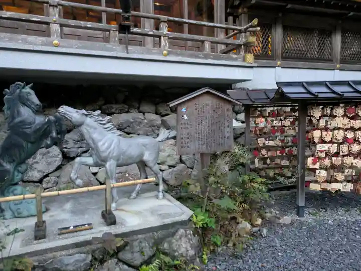 貴船神社の{uncategorized: "未分類", other: "その他", undefined: "問題あり", building: "その他建物", grave: "お墓", sacred_gate: "鳥居", guardian: "狛犬", statue: "像", buddha: "仏像", history: "歴史", nature: "自然", garden: "庭園", animal: "動物", pagoda: "塔", temizu: "手水舎", mountain_gate: "山門・神門", sanctuary: "本殿・本堂", subordinate: "末社・摂社", art: "芸術", scenery: "景色", jizo: "地蔵", ema: "絵馬", goshuin: "御朱印", omikuji: "おみくじ", items: "授与品その他", amulet: "お守り", goshuincho: "御朱印帳", eats: "食事", festival: "お祭り", votive_dance: "神楽", shichigosan: "七五三参", wedding: "結婚式", experience: "体験その他", initially: "初詣", around: "周辺", anti_infection: "感染症対策"}