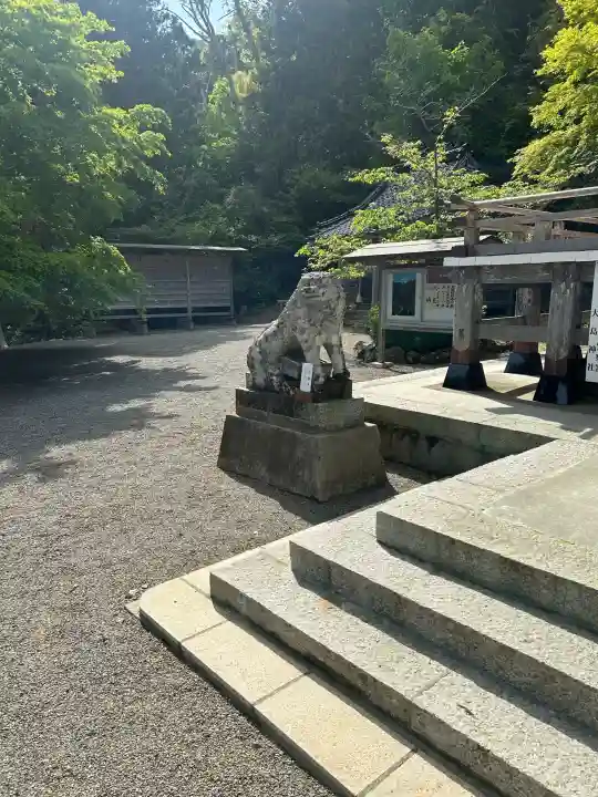 大島神社の{uncategorized: "未分類", other: "その他", undefined: "問題あり", building: "その他建物", grave: "お墓", sacred_gate: "鳥居", guardian: "狛犬", statue: "像", buddha: "仏像", history: "歴史", nature: "自然", garden: "庭園", animal: "動物", pagoda: "塔", temizu: "手水舎", mountain_gate: "山門・神門", sanctuary: "本殿・本堂", subordinate: "末社・摂社", art: "芸術", scenery: "景色", jizo: "地蔵", ema: "絵馬", goshuin: "御朱印", omikuji: "おみくじ", items: "授与品その他", amulet: "お守り", goshuincho: "御朱印帳", eats: "食事", festival: "お祭り", votive_dance: "神楽", shichigosan: "七五三参", wedding: "結婚式", experience: "体験その他", initially: "初詣", around: "周辺", anti_infection: "感染症対策"}