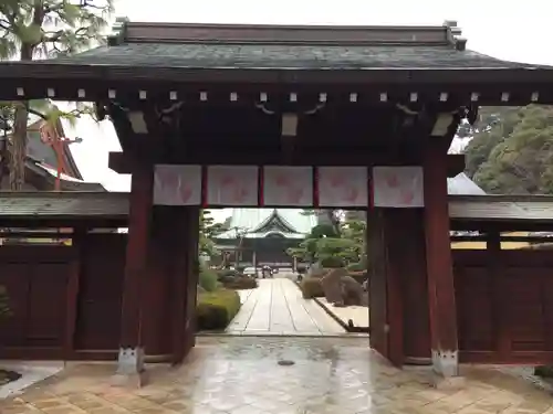 大坊本行寺の山門