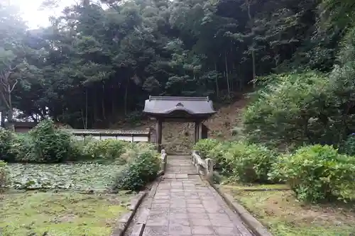 月照寺の山門