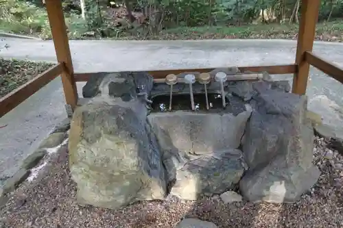 新殿神社の手水舎