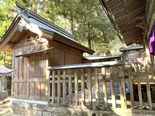 西山春日神社の建物その他