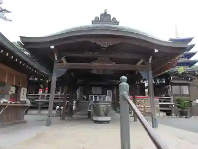 中山寺の本殿・本堂