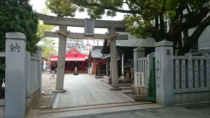 足の神様 服部天神宮の鳥居