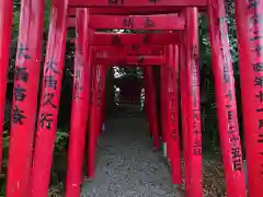 住吉稲荷大明神の鳥居