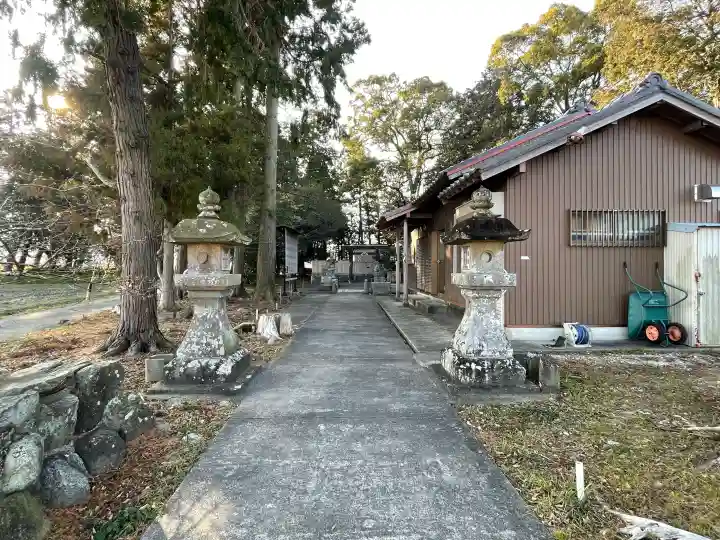天玉神社の{uncategorized: "未分類", other: "その他", undefined: "問題あり", building: "その他建物", grave: "お墓", sacred_gate: "鳥居", guardian: "狛犬", statue: "像", buddha: "仏像", history: "歴史", nature: "自然", garden: "庭園", animal: "動物", pagoda: "塔", temizu: "手水舎", mountain_gate: "山門・神門", sanctuary: "本殿・本堂", subordinate: "末社・摂社", art: "芸術", scenery: "景色", jizo: "地蔵", ema: "絵馬", goshuin: "御朱印", omikuji: "おみくじ", items: "授与品その他", amulet: "お守り", goshuincho: "御朱印帳", eats: "食事", festival: "お祭り", votive_dance: "神楽", shichigosan: "七五三参", wedding: "結婚式", experience: "体験その他", initially: "初詣", around: "周辺", anti_infection: "感染症対策"}