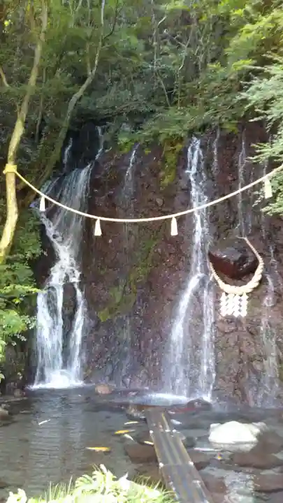 玉簾神社の庭園