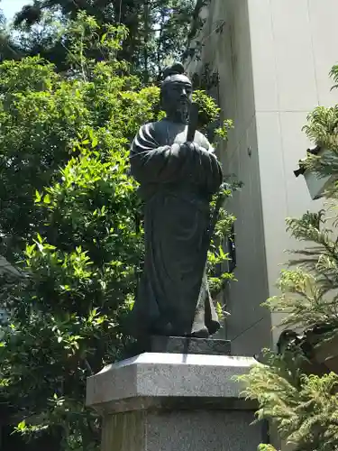 市神神社の像