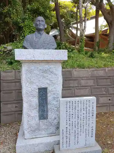 ほしいも神社の像