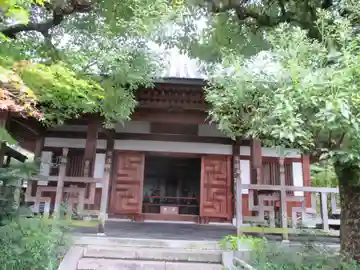 石峯寺の本殿・本堂