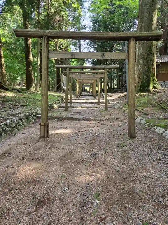 蘭宇氣白神社の{uncategorized: "未分類", other: "その他", undefined: "問題あり", building: "その他建物", grave: "お墓", sacred_gate: "鳥居", guardian: "狛犬", statue: "像", buddha: "仏像", history: "歴史", nature: "自然", garden: "庭園", animal: "動物", pagoda: "塔", temizu: "手水舎", mountain_gate: "山門・神門", sanctuary: "本殿・本堂", subordinate: "末社・摂社", art: "芸術", scenery: "景色", jizo: "地蔵", ema: "絵馬", goshuin: "御朱印", omikuji: "おみくじ", items: "授与品その他", amulet: "お守り", goshuincho: "御朱印帳", eats: "食事", festival: "お祭り", votive_dance: "神楽", shichigosan: "七五三参", wedding: "結婚式", experience: "体験その他", initially: "初詣", around: "周辺", anti_infection: "感染症対策"}
