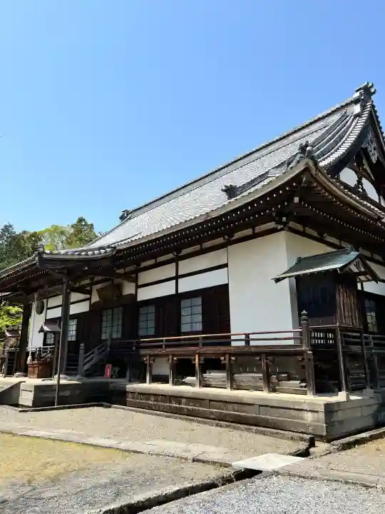 鶏足寺の{uncategorized: "未分類", other: "その他", undefined: "問題あり", building: "その他建物", grave: "お墓", sacred_gate: "鳥居", guardian: "狛犬", statue: "像", buddha: "仏像", history: "歴史", nature: "自然", garden: "庭園", animal: "動物", pagoda: "塔", temizu: "手水舎", mountain_gate: "山門・神門", sanctuary: "本殿・本堂", subordinate: "末社・摂社", art: "芸術", scenery: "景色", jizo: "地蔵", ema: "絵馬", goshuin: "御朱印", omikuji: "おみくじ", items: "授与品その他", amulet: "お守り", goshuincho: "御朱印帳", eats: "食事", festival: "お祭り", votive_dance: "神楽", shichigosan: "七五三参", wedding: "結婚式", experience: "体験その他", initially: "初詣", around: "周辺", anti_infection: "感染症対策"}