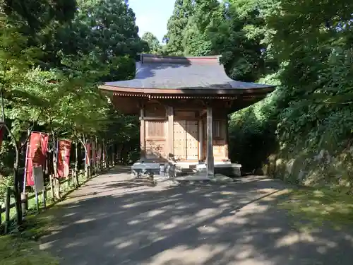 日石寺の本殿