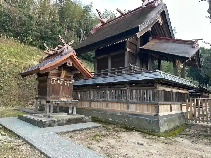 揖夜神社の{uncategorized: "未分類", other: "その他", undefined: "問題あり", building: "その他建物", grave: "お墓", sacred_gate: "鳥居", guardian: "狛犬", statue: "像", buddha: "仏像", history: "歴史", nature: "自然", garden: "庭園", animal: "動物", pagoda: "塔", temizu: "手水舎", mountain_gate: "山門・神門", sanctuary: "本殿・本堂", subordinate: "末社・摂社", art: "芸術", scenery: "景色", jizo: "地蔵", ema: "絵馬", goshuin: "御朱印", omikuji: "おみくじ", items: "授与品その他", amulet: "お守り", goshuincho: "御朱印帳", eats: "食事", festival: "お祭り", votive_dance: "神楽", shichigosan: "七五三参", wedding: "結婚式", experience: "体験その他", initially: "初詣", around: "周辺", anti_infection: "感染症対策"}