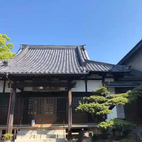 信行寺の本殿・本堂