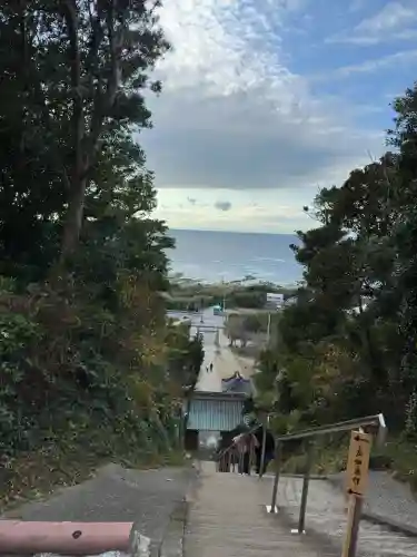洲崎神社の{uncategorized: "未分類", other: "その他", undefined: "問題あり", building: "その他建物", grave: "お墓", sacred_gate: "鳥居", guardian: "狛犬", statue: "像", buddha: "仏像", history: "歴史", nature: "自然", garden: "庭園", animal: "動物", pagoda: "塔", temizu: "手水舎", mountain_gate: "山門・神門", sanctuary: "本殿・本堂", subordinate: "末社・摂社", art: "芸術", scenery: "景色", jizo: "地蔵", ema: "絵馬", goshuin: "御朱印", omikuji: "おみくじ", items: "授与品その他", amulet: "お守り", goshuincho: "御朱印帳", eats: "食事", festival: "お祭り", votive_dance: "神楽", shichigosan: "七五三参", wedding: "結婚式", experience: "体験その他", initially: "初詣", around: "周辺", anti_infection: "感染症対策"}