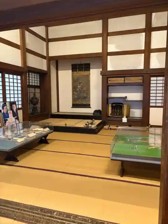 瑞龍寺の{uncategorized: "未分類", other: "その他", undefined: "問題あり", building: "その他建物", grave: "お墓", sacred_gate: "鳥居", guardian: "狛犬", statue: "像", buddha: "仏像", history: "歴史", nature: "自然", garden: "庭園", animal: "動物", pagoda: "塔", temizu: "手水舎", mountain_gate: "山門・神門", sanctuary: "本殿・本堂", subordinate: "末社・摂社", art: "芸術", scenery: "景色", jizo: "地蔵", ema: "絵馬", goshuin: "御朱印", omikuji: "おみくじ", items: "授与品その他", amulet: "お守り", goshuincho: "御朱印帳", eats: "食事", festival: "お祭り", votive_dance: "神楽", shichigosan: "七五三参", wedding: "結婚式", experience: "体験その他", initially: "初詣", around: "周辺", anti_infection: "感染症対策"}