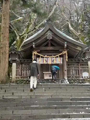 諏訪大社上社前宮の{uncategorized: "未分類", other: "その他", undefined: "問題あり", building: "その他建物", grave: "お墓", sacred_gate: "鳥居", guardian: "狛犬", statue: "像", buddha: "仏像", history: "歴史", nature: "自然", garden: "庭園", animal: "動物", pagoda: "塔", temizu: "手水舎", mountain_gate: "山門・神門", sanctuary: "本殿・本堂", subordinate: "末社・摂社", art: "芸術", scenery: "景色", jizo: "地蔵", ema: "絵馬", goshuin: "御朱印", omikuji: "おみくじ", items: "授与品その他", amulet: "お守り", goshuincho: "御朱印帳", eats: "食事", festival: "お祭り", votive_dance: "神楽", shichigosan: "七五三参", wedding: "結婚式", experience: "体験その他", initially: "初詣", around: "周辺", anti_infection: "感染症対策"}