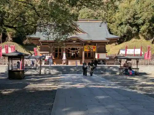 都農神社の{uncategorized: "未分類", other: "その他", undefined: "問題あり", building: "その他建物", grave: "お墓", sacred_gate: "鳥居", guardian: "狛犬", statue: "像", buddha: "仏像", history: "歴史", nature: "自然", garden: "庭園", animal: "動物", pagoda: "塔", temizu: "手水舎", mountain_gate: "山門・神門", sanctuary: "本殿・本堂", subordinate: "末社・摂社", art: "芸術", scenery: "景色", jizo: "地蔵", ema: "絵馬", goshuin: "御朱印", omikuji: "おみくじ", items: "授与品その他", amulet: "お守り", goshuincho: "御朱印帳", eats: "食事", festival: "お祭り", votive_dance: "神楽", shichigosan: "七五三参", wedding: "結婚式", experience: "体験その他", initially: "初詣", around: "周辺", anti_infection: "感染症対策"}