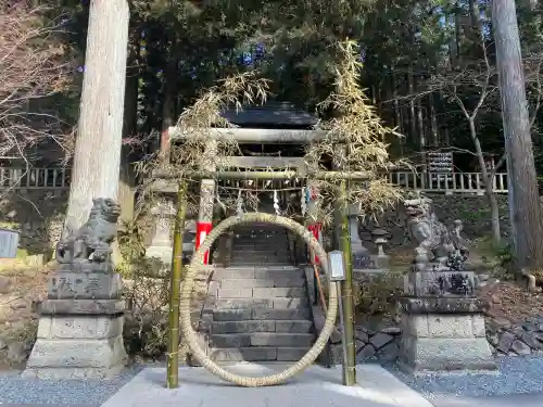 日光大室高龗神社の{uncategorized: "未分類", other: "その他", undefined: "問題あり", building: "その他建物", grave: "お墓", sacred_gate: "鳥居", guardian: "狛犬", statue: "像", buddha: "仏像", history: "歴史", nature: "自然", garden: "庭園", animal: "動物", pagoda: "塔", temizu: "手水舎", mountain_gate: "山門・神門", sanctuary: "本殿・本堂", subordinate: "末社・摂社", art: "芸術", scenery: "景色", jizo: "地蔵", ema: "絵馬", goshuin: "御朱印", omikuji: "おみくじ", items: "授与品その他", amulet: "お守り", goshuincho: "御朱印帳", eats: "食事", festival: "お祭り", votive_dance: "神楽", shichigosan: "七五三参", wedding: "結婚式", experience: "体験その他", initially: "初詣", around: "周辺", anti_infection: "感染症対策"}