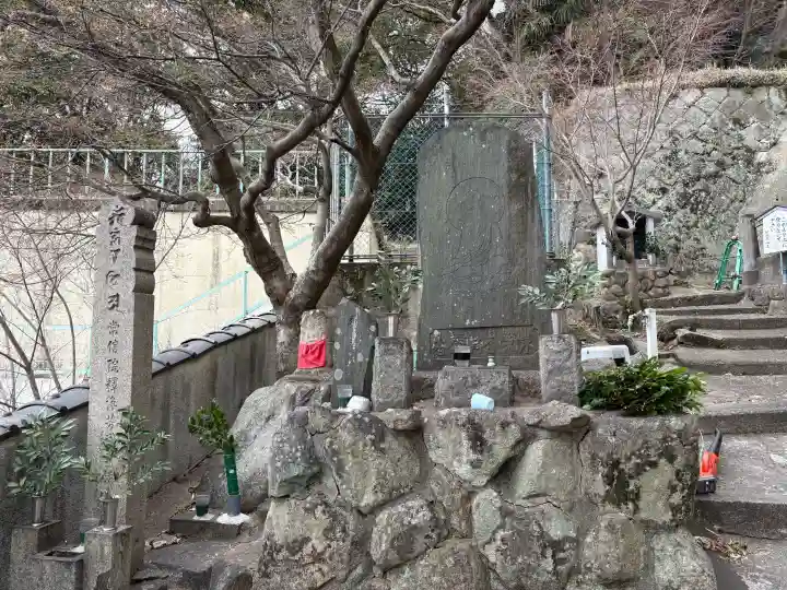 妙光院の{uncategorized: "未分類", other: "その他", undefined: "問題あり", building: "その他建物", grave: "お墓", sacred_gate: "鳥居", guardian: "狛犬", statue: "像", buddha: "仏像", history: "歴史", nature: "自然", garden: "庭園", animal: "動物", pagoda: "塔", temizu: "手水舎", mountain_gate: "山門・神門", sanctuary: "本殿・本堂", subordinate: "末社・摂社", art: "芸術", scenery: "景色", jizo: "地蔵", ema: "絵馬", goshuin: "御朱印", omikuji: "おみくじ", items: "授与品その他", amulet: "お守り", goshuincho: "御朱印帳", eats: "食事", festival: "お祭り", votive_dance: "神楽", shichigosan: "七五三参", wedding: "結婚式", experience: "体験その他", initially: "初詣", around: "周辺", anti_infection: "感染症対策"}