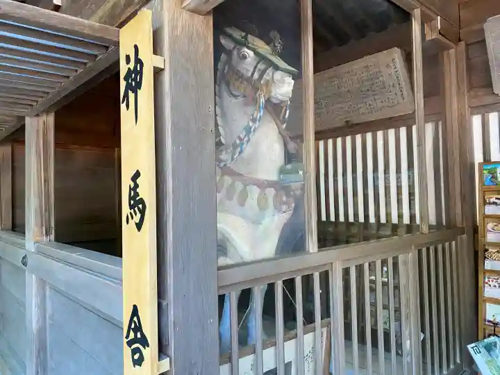 白山比咩神社の{uncategorized: "未分類", other: "その他", undefined: "問題あり", building: "その他建物", grave: "お墓", sacred_gate: "鳥居", guardian: "狛犬", statue: "像", buddha: "仏像", history: "歴史", nature: "自然", garden: "庭園", animal: "動物", pagoda: "塔", temizu: "手水舎", mountain_gate: "山門・神門", sanctuary: "本殿・本堂", subordinate: "末社・摂社", art: "芸術", scenery: "景色", jizo: "地蔵", ema: "絵馬", goshuin: "御朱印", omikuji: "おみくじ", items: "授与品その他", amulet: "お守り", goshuincho: "御朱印帳", eats: "食事", festival: "お祭り", votive_dance: "神楽", shichigosan: "七五三参", wedding: "結婚式", experience: "体験その他", initially: "初詣", around: "周辺", anti_infection: "感染症対策"}