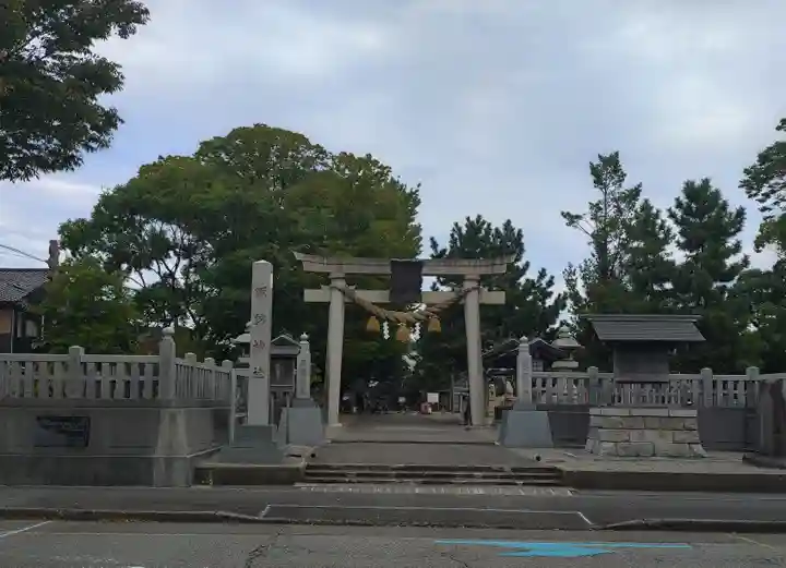 諏訪神社の鳥居