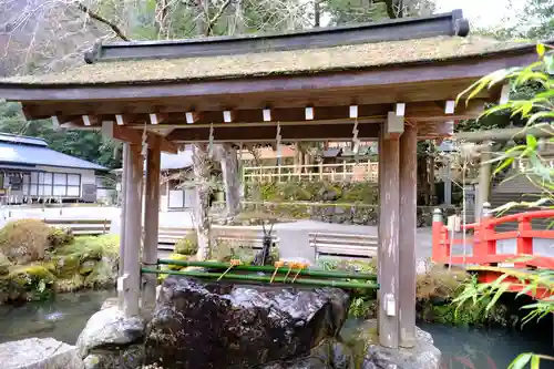 天河大辨財天社の手水舎