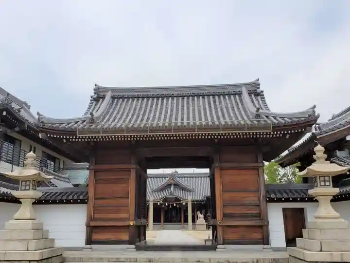 大塩天満宮の山門・神門