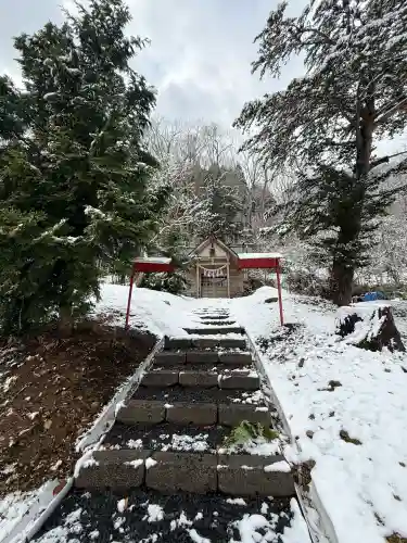 湯倉神社の{uncategorized: "未分類", other: "その他", undefined: "問題あり", building: "その他建物", grave: "お墓", sacred_gate: "鳥居", guardian: "狛犬", statue: "像", buddha: "仏像", history: "歴史", nature: "自然", garden: "庭園", animal: "動物", pagoda: "塔", temizu: "手水舎", mountain_gate: "山門・神門", sanctuary: "本殿・本堂", subordinate: "末社・摂社", art: "芸術", scenery: "景色", jizo: "地蔵", ema: "絵馬", goshuin: "御朱印", omikuji: "おみくじ", items: "授与品その他", amulet: "お守り", goshuincho: "御朱印帳", eats: "食事", festival: "お祭り", votive_dance: "神楽", shichigosan: "七五三参", wedding: "結婚式", experience: "体験その他", initially: "初詣", around: "周辺", anti_infection: "感染症対策"}