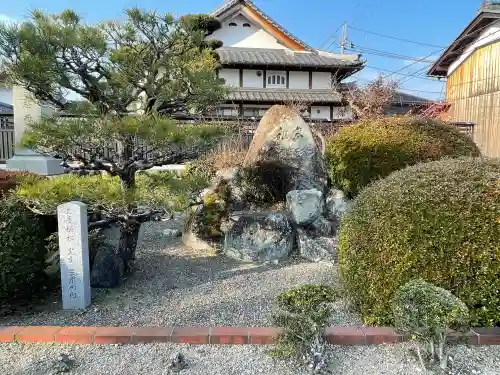 圓願寺の{uncategorized: "未分類", other: "その他", undefined: "問題あり", building: "その他建物", grave: "お墓", sacred_gate: "鳥居", guardian: "狛犬", statue: "像", buddha: "仏像", history: "歴史", nature: "自然", garden: "庭園", animal: "動物", pagoda: "塔", temizu: "手水舎", mountain_gate: "山門・神門", sanctuary: "本殿・本堂", subordinate: "末社・摂社", art: "芸術", scenery: "景色", jizo: "地蔵", ema: "絵馬", goshuin: "御朱印", omikuji: "おみくじ", items: "授与品その他", amulet: "お守り", goshuincho: "御朱印帳", eats: "食事", festival: "お祭り", votive_dance: "神楽", shichigosan: "七五三参", wedding: "結婚式", experience: "体験その他", initially: "初詣", around: "周辺", anti_infection: "感染症対策"}