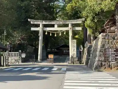 諏訪大社下社春宮の{uncategorized: "未分類", other: "その他", undefined: "問題あり", building: "その他建物", grave: "お墓", sacred_gate: "鳥居", guardian: "狛犬", statue: "像", buddha: "仏像", history: "歴史", nature: "自然", garden: "庭園", animal: "動物", pagoda: "塔", temizu: "手水舎", mountain_gate: "山門・神門", sanctuary: "本殿・本堂", subordinate: "末社・摂社", art: "芸術", scenery: "景色", jizo: "地蔵", ema: "絵馬", goshuin: "御朱印", omikuji: "おみくじ", items: "授与品その他", amulet: "お守り", goshuincho: "御朱印帳", eats: "食事", festival: "お祭り", votive_dance: "神楽", shichigosan: "七五三参", wedding: "結婚式", experience: "体験その他", initially: "初詣", around: "周辺", anti_infection: "感染症対策"}
