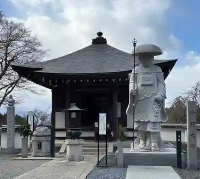 岡寺（龍蓋寺）の{uncategorized: "未分類", other: "その他", undefined: "問題あり", building: "その他建物", grave: "お墓", sacred_gate: "鳥居", guardian: "狛犬", statue: "像", buddha: "仏像", history: "歴史", nature: "自然", garden: "庭園", animal: "動物", pagoda: "塔", temizu: "手水舎", mountain_gate: "山門・神門", sanctuary: "本殿・本堂", subordinate: "末社・摂社", art: "芸術", scenery: "景色", jizo: "地蔵", ema: "絵馬", goshuin: "御朱印", omikuji: "おみくじ", items: "授与品その他", amulet: "お守り", goshuincho: "御朱印帳", eats: "食事", festival: "お祭り", votive_dance: "神楽", shichigosan: "七五三参", wedding: "結婚式", experience: "体験その他", initially: "初詣", around: "周辺", anti_infection: "感染症対策"}
