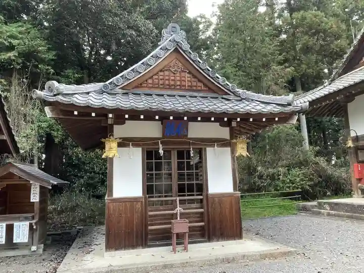 馬見岡綿向神社の{uncategorized: "未分類", other: "その他", undefined: "問題あり", building: "その他建物", grave: "お墓", sacred_gate: "鳥居", guardian: "狛犬", statue: "像", buddha: "仏像", history: "歴史", nature: "自然", garden: "庭園", animal: "動物", pagoda: "塔", temizu: "手水舎", mountain_gate: "山門・神門", sanctuary: "本殿・本堂", subordinate: "末社・摂社", art: "芸術", scenery: "景色", jizo: "地蔵", ema: "絵馬", goshuin: "御朱印", omikuji: "おみくじ", items: "授与品その他", amulet: "お守り", goshuincho: "御朱印帳", eats: "食事", festival: "お祭り", votive_dance: "神楽", shichigosan: "七五三参", wedding: "結婚式", experience: "体験その他", initially: "初詣", around: "周辺", anti_infection: "感染症対策"}