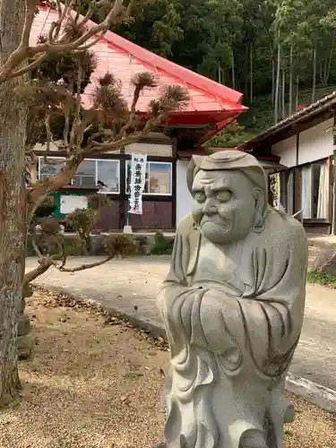 観音寺の像